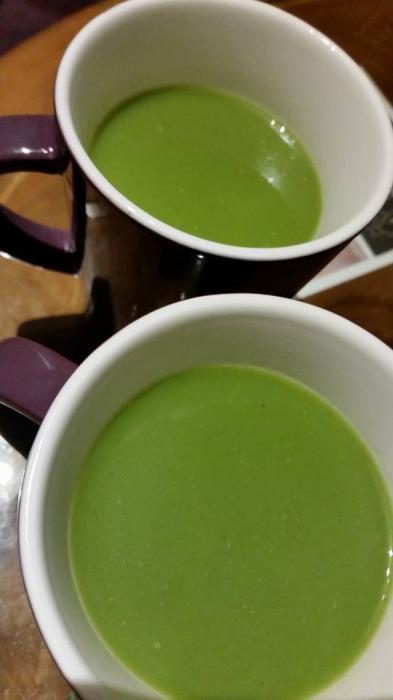 Soupe-verte,-aux-orties-et-feuilles-de-violette