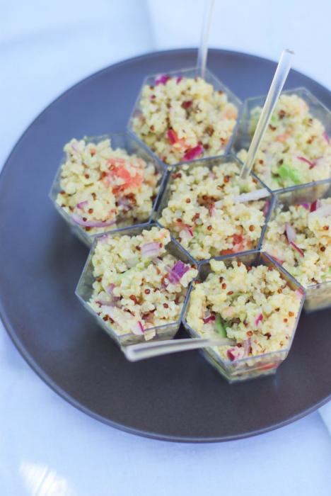 Verrines-de-quinoa,-avocat-et-pamplemousse