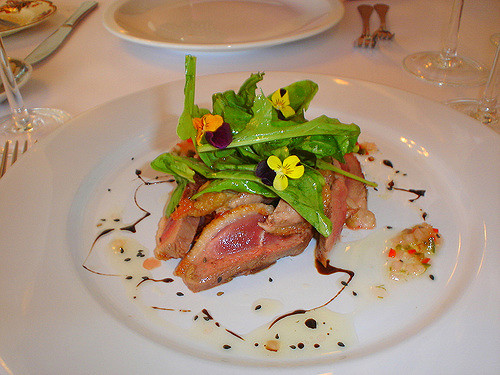 Magrets-de-canard-aux-oranges-purre-de-pistou-de-roquettes