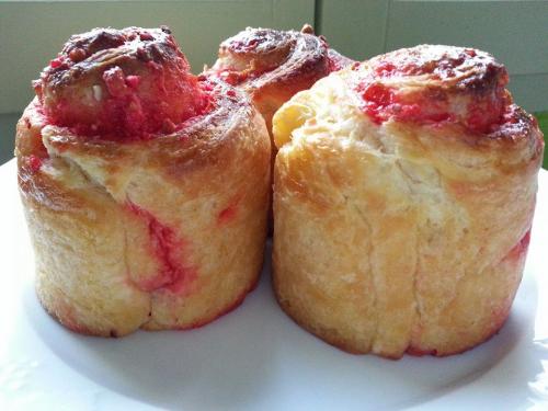 Brioches-feuilletées-aux-pralines-roses-companion