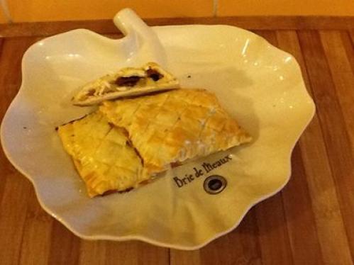Chaussons aux pommes, oignons, cranberries et brie de meaux (olivia)-companion
