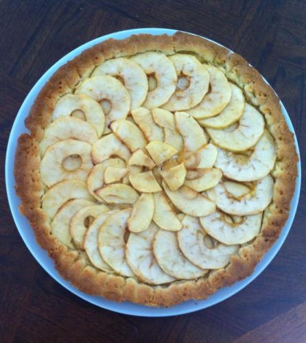 Pâte sablée aux noisettes pour une tarte aux pommes (milie)-companion