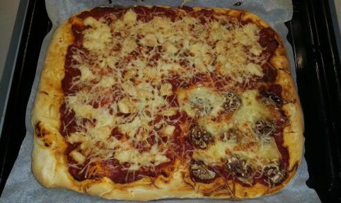 Pizza poulet basquaise et chèvre miel noix Pizza-poulet-basquaise-et-chèvre-miel-noix