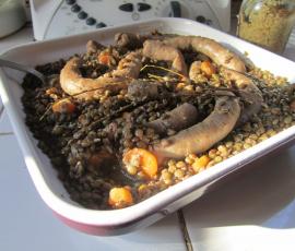 Saucisses chipolatas aux lentilles vertes    (tout dans le bol, simplissime !)-thermomix