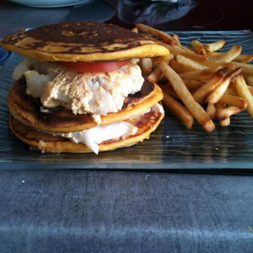 Big burger de blinis à la carotte au poisson tandoori-thermomix