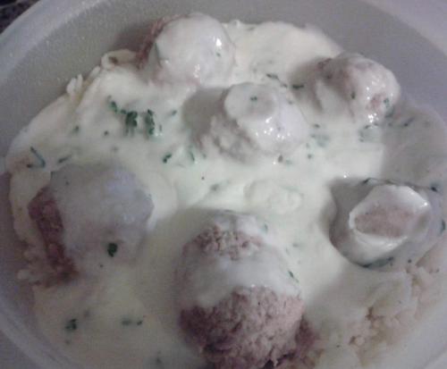 Boulettes de viande avec sauce blanche et riz-thermomix Boulettes-de-viande-avec-sauce-blanche-et-riz-thermomix
