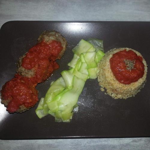 Boulettes de viandes épicées boulghour sauce tomate et tagliatelles de courgettes-thermomix
