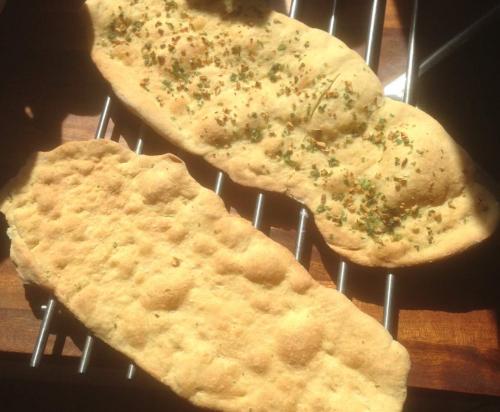 Focaccia-fine-et-croquante-ou-crackers-en-apéritif-thermomix