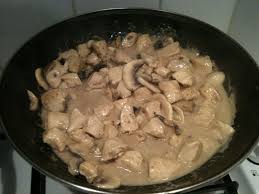 Poulet-à-la-crème-et-aux-champignons