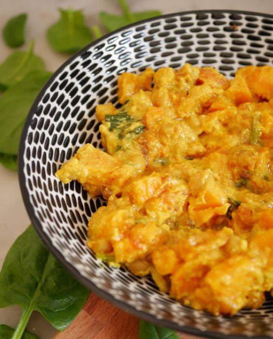 Curry-végétarien-pois-chiche,-petits-pois-et-épinards