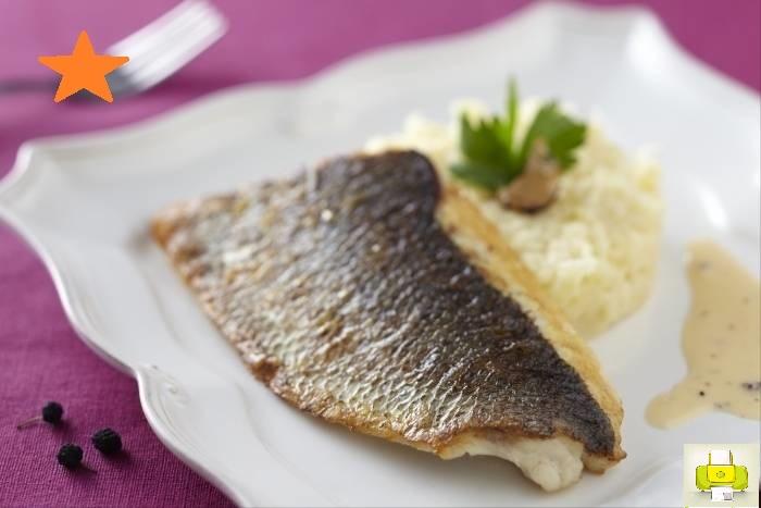 Filet de bar au poivre de cubèbe, purée de céleri et diamant de sel à la truffe