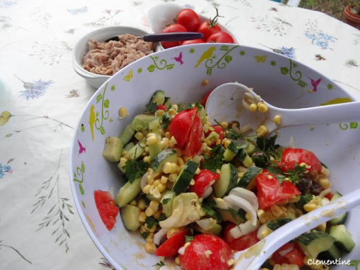 Salade-de-maïs,-avocats-et-tomates