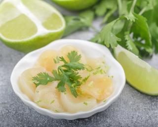 Ceviche de saint jacques au citron vert, à la coriandre et au gingembre "ww"