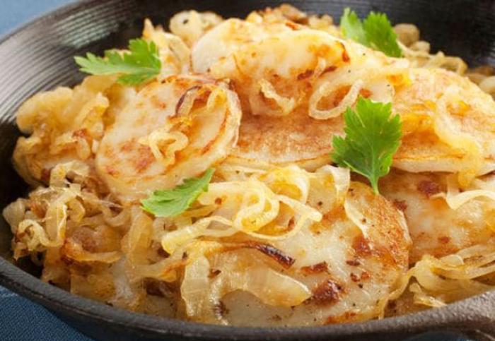 Pommes-de-terre-à-la-lyonnaise-