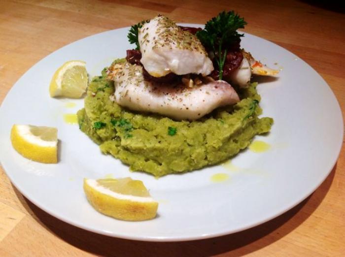 Dos-de-cabillaud-vapeur-et-purée-de-pois-cassés