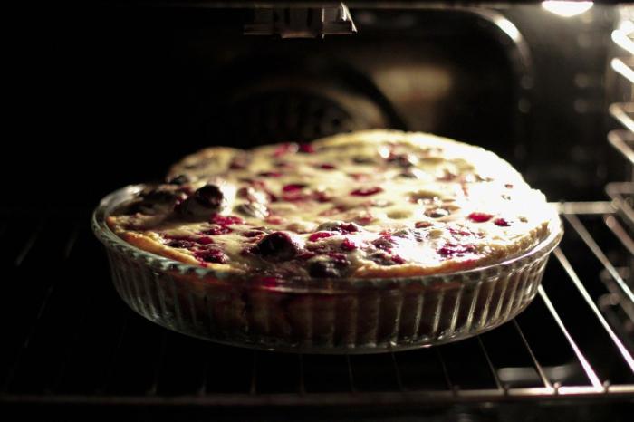 Clafoutis aux cerises traditionnel