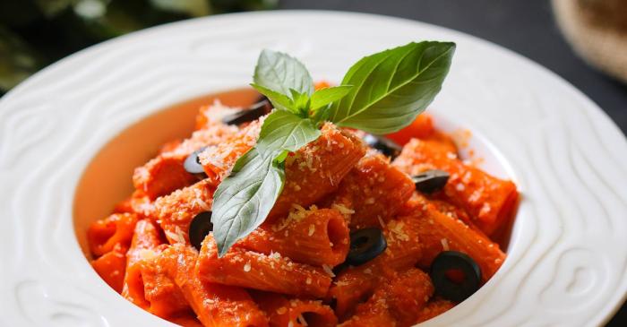 Pates alla norma (aubergines et ricotta salata)