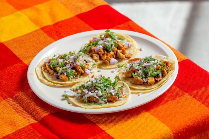 Tinga de pollo (poulet effiloche au chipotle)