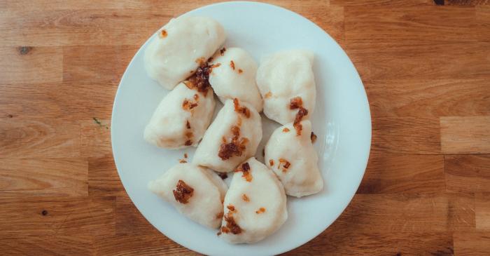 Pierogi ruskie (raviolis polonais pomme de terre et fromage)