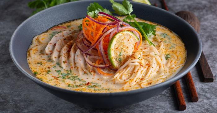 Curry laksa, la soupe de nouilles malaisienne au lait de coco