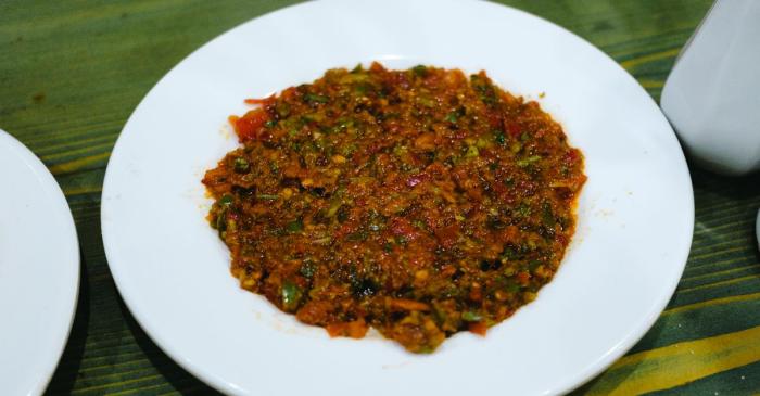 Ezme, la salade turque concassee de tomates, poivron et melasse de grenade