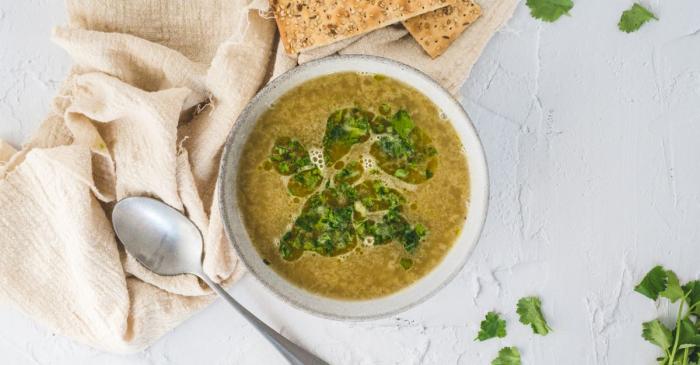 Okrochka, la soupe froide russe au kefir, concombre et radis