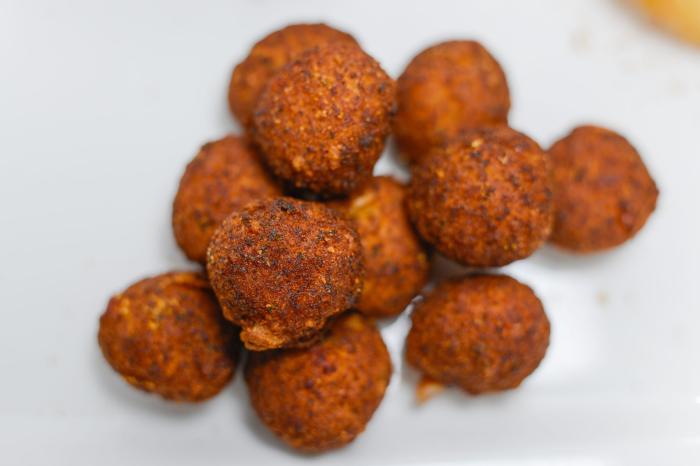 Keftedes grecques, boulettes de boeuf a la menthe et a l origan