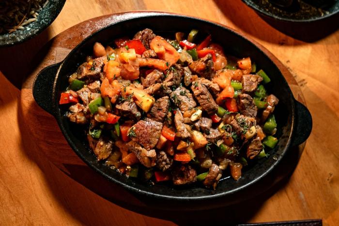 Ropa vieja cubaine, le boeuf effiloche mijote aux poivrons